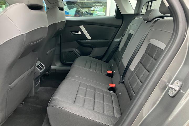 Grå Citroën ë-C4 X fra 2025
