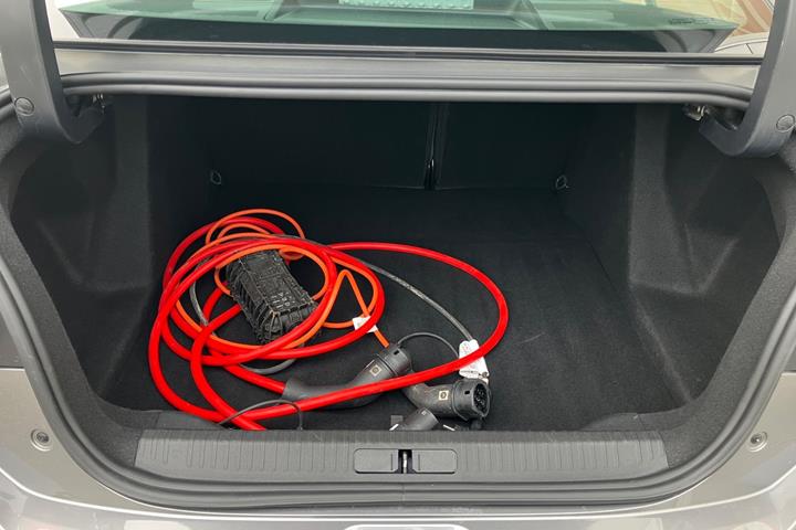 Grå Citroën ë-C4 X fra 2025