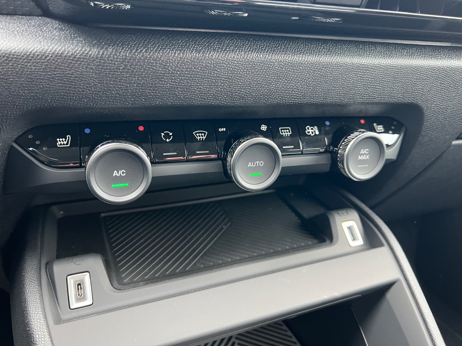Sort Citroën ë-C4 X fra 2023