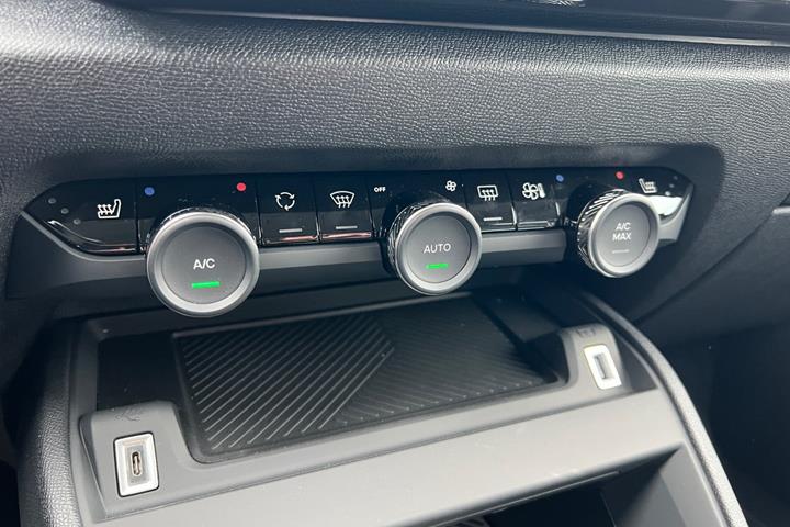 Sort Citroën ë-C4 X fra 2023