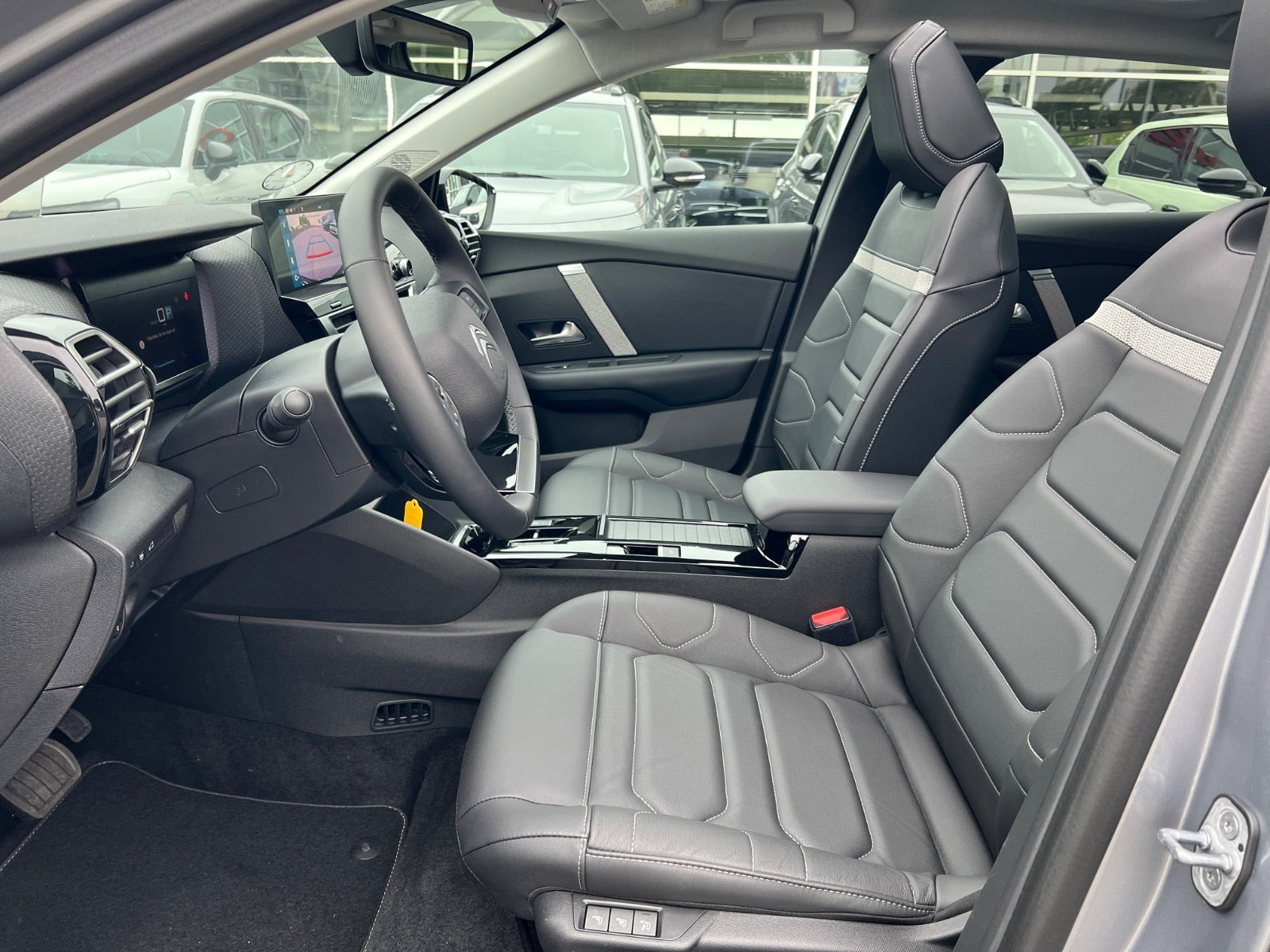 Grå Citroën ë-C4 X fra 2023
