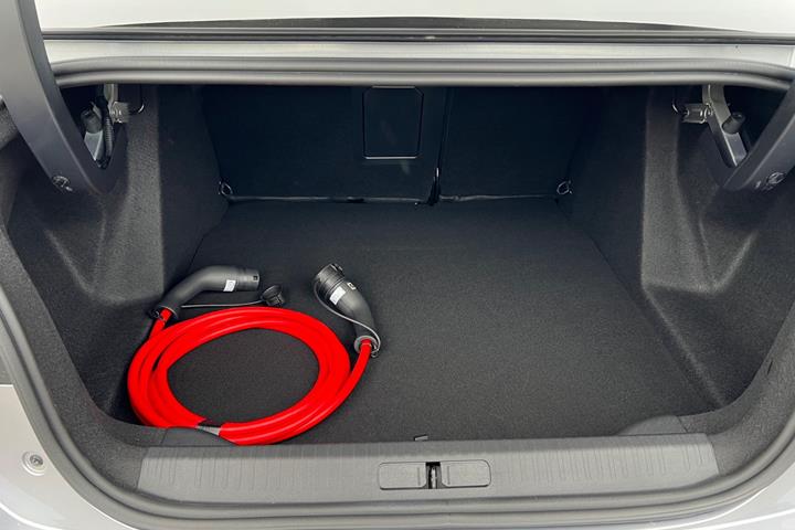 Grå Citroën ë-C4 X fra 2023