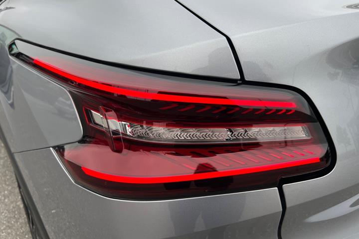 Grå Citroën ë-C4 X fra 2023