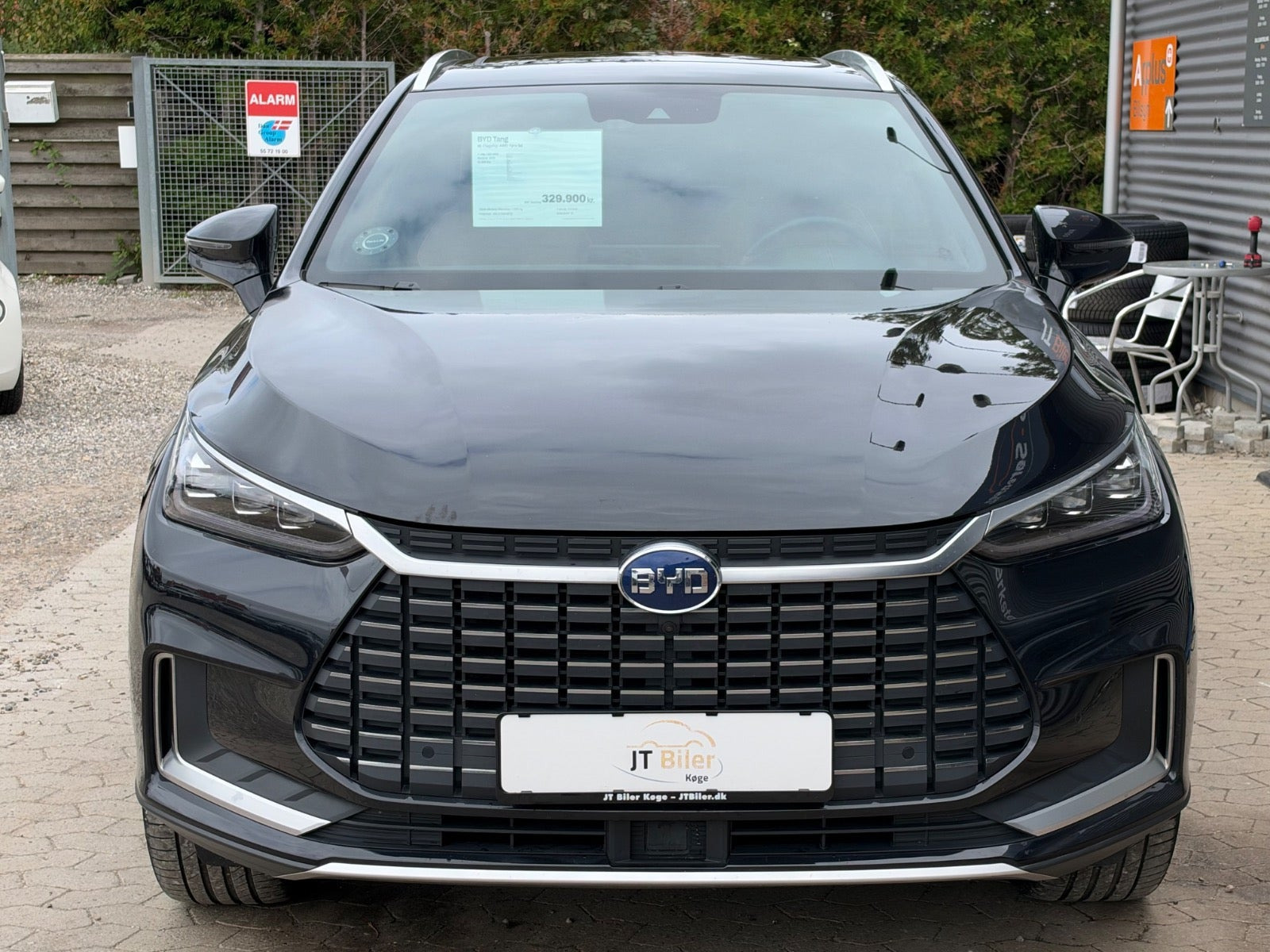 Sort BYD Tang fra 2023 set udefra