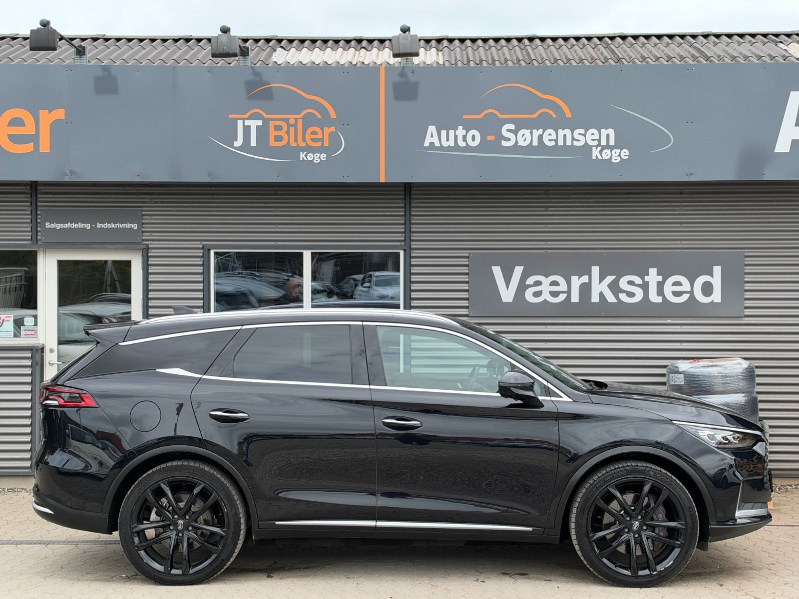 Sort BYD Tang fra 2023 set udefra