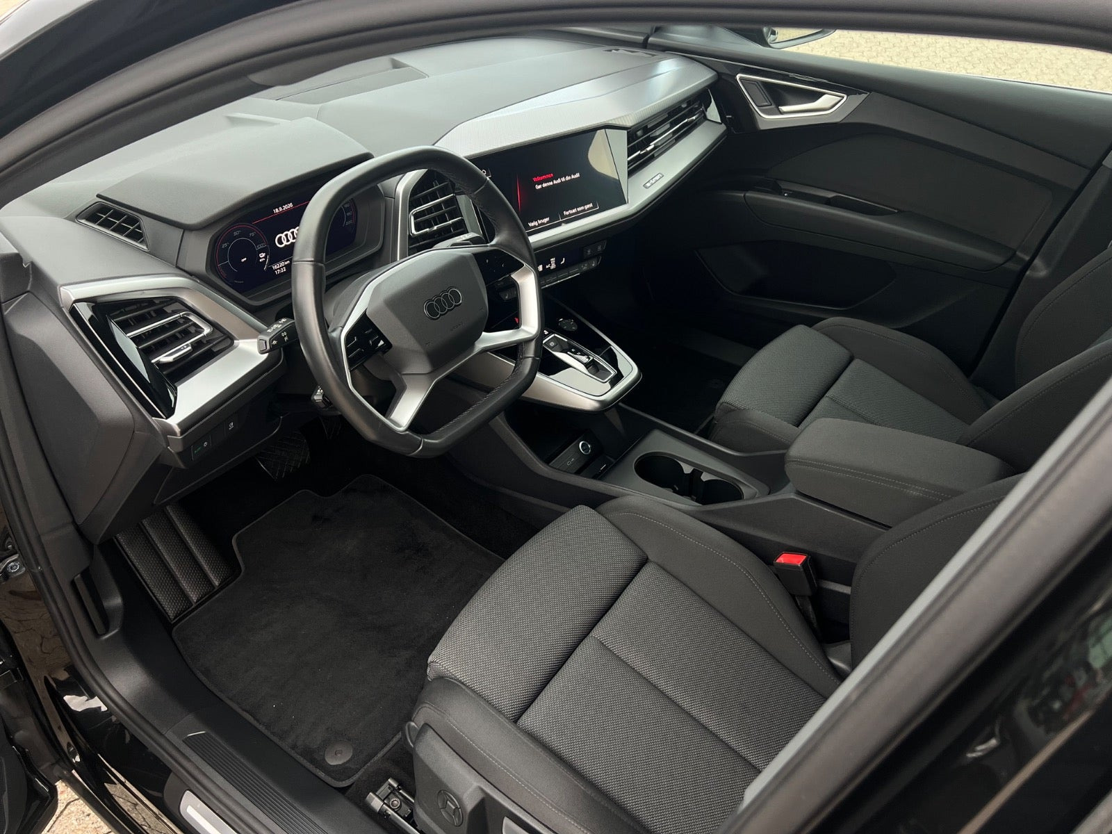 Sort Audi Q4 e-tron fra 2024