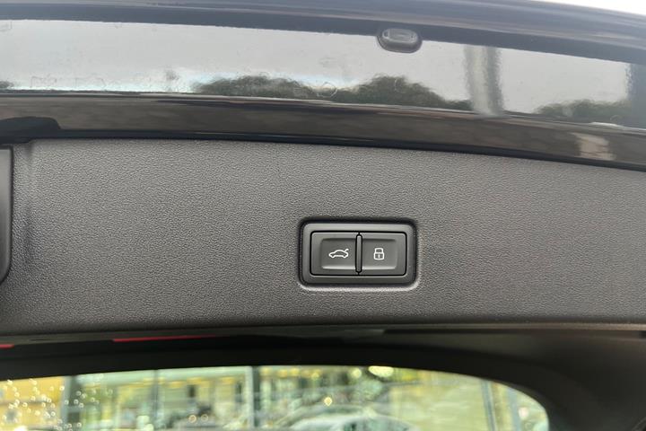 Sort Audi Q4 e-tron fra 2024