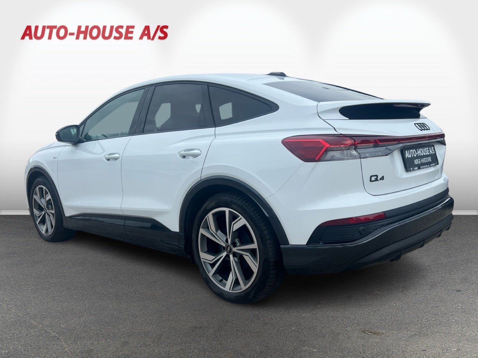 Hvid Audi Q4 e-tron fra 2023