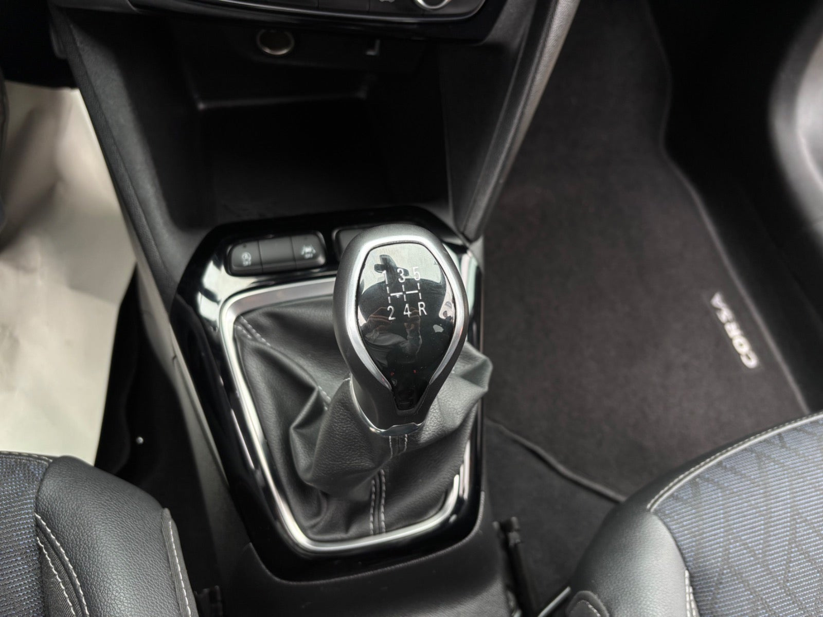 Sølv Opel Corsa fra 2021