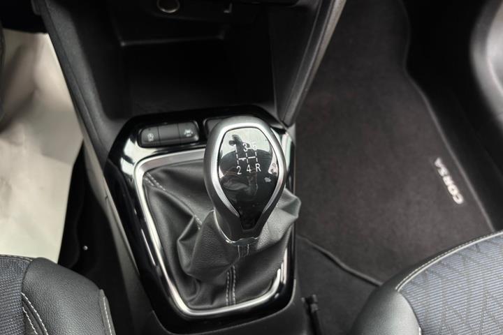 Sølv Opel Corsa fra 2021