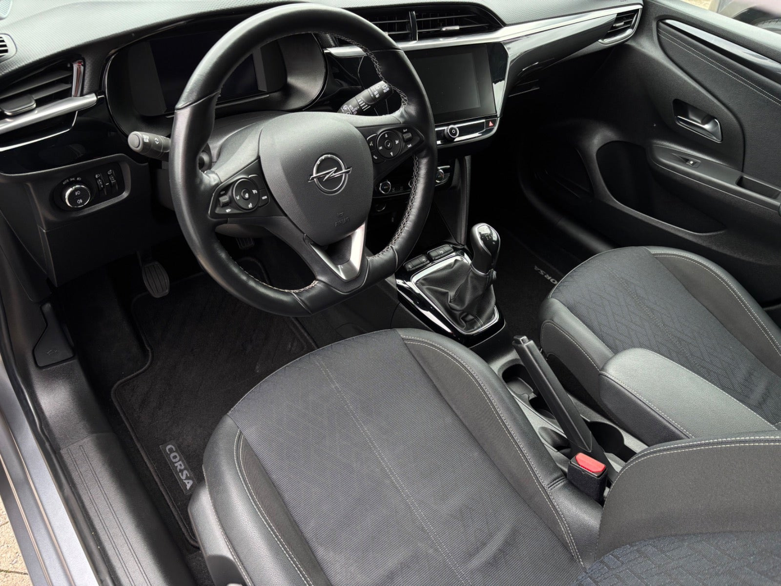 Sølv Opel Corsa fra 2021