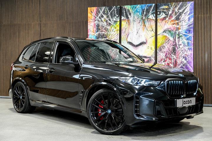 Sort BMW X5 fra 2023