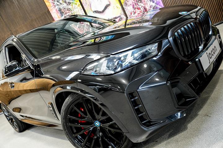 Sort BMW X5 fra 2023