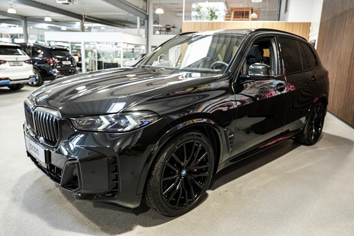 Sort BMW X5 fra 2023