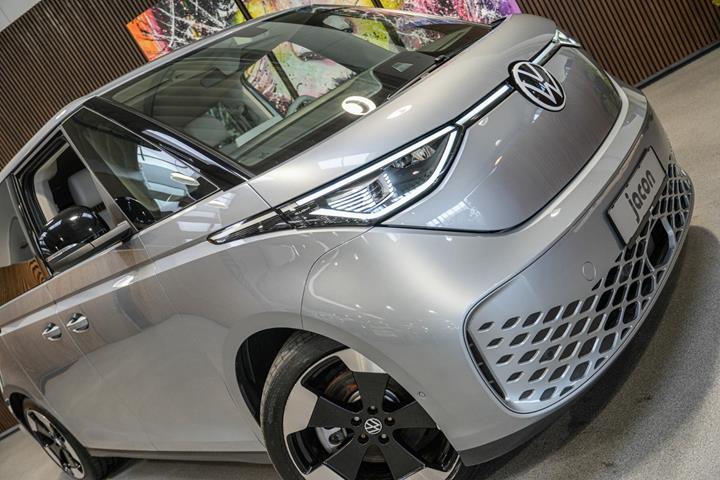 Grå VW ID.Buzz fra 2023