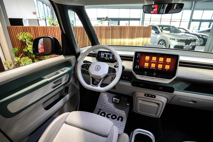 Grå VW ID.Buzz fra 2023