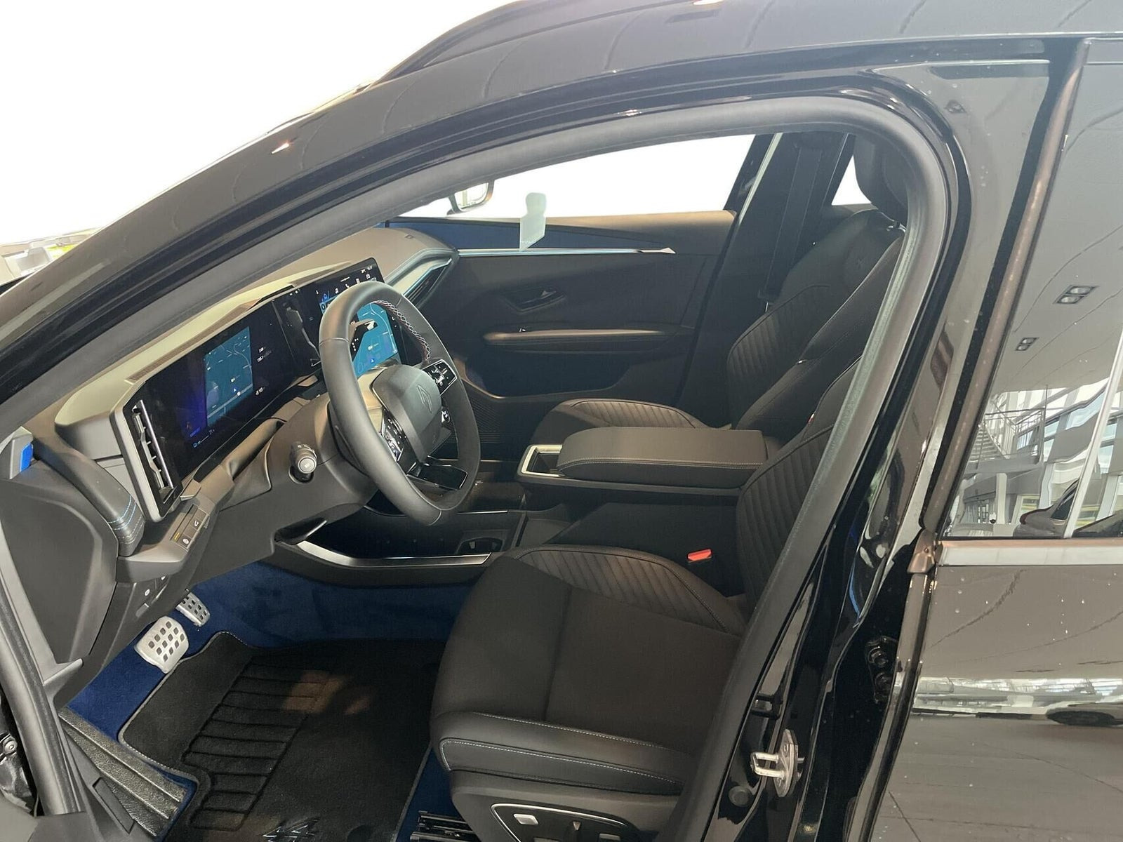 Sort Renault Scenic E-Tech fra 2026