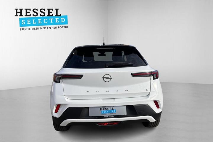 Hvid Opel Mokka-e fra 2024