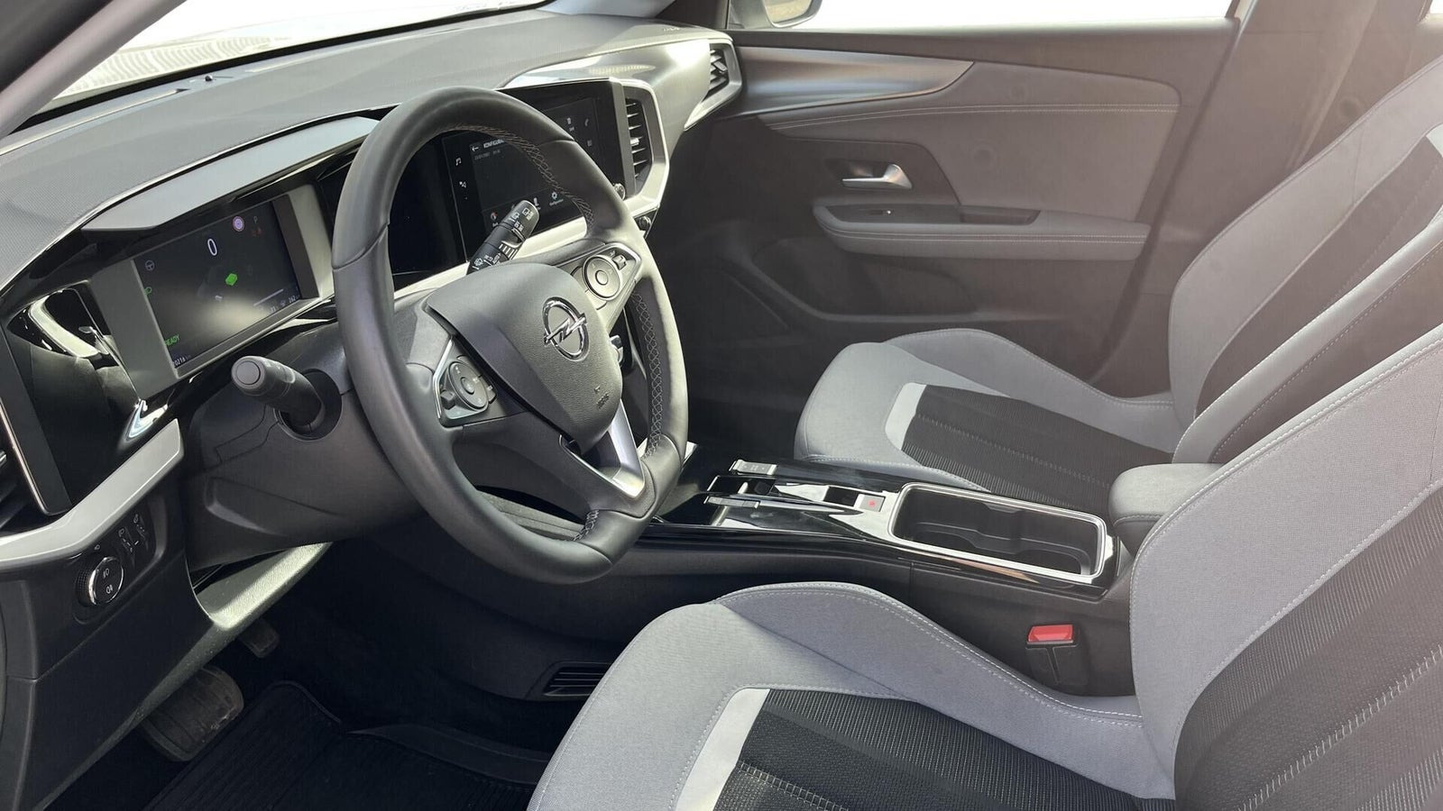 Hvid Opel Mokka-e fra 2024