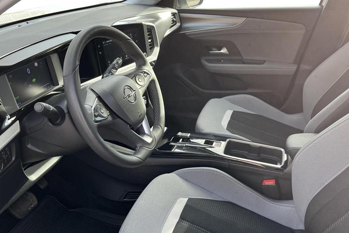 Hvid Opel Mokka-e fra 2024