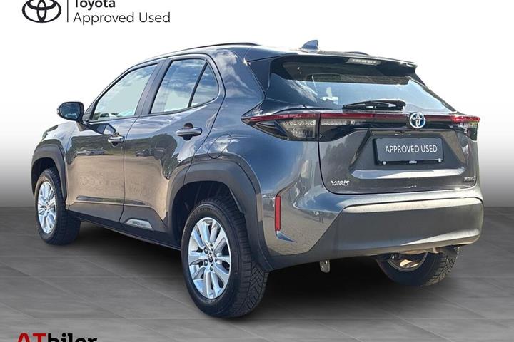 Grå Toyota Yaris Cross fra 2023
