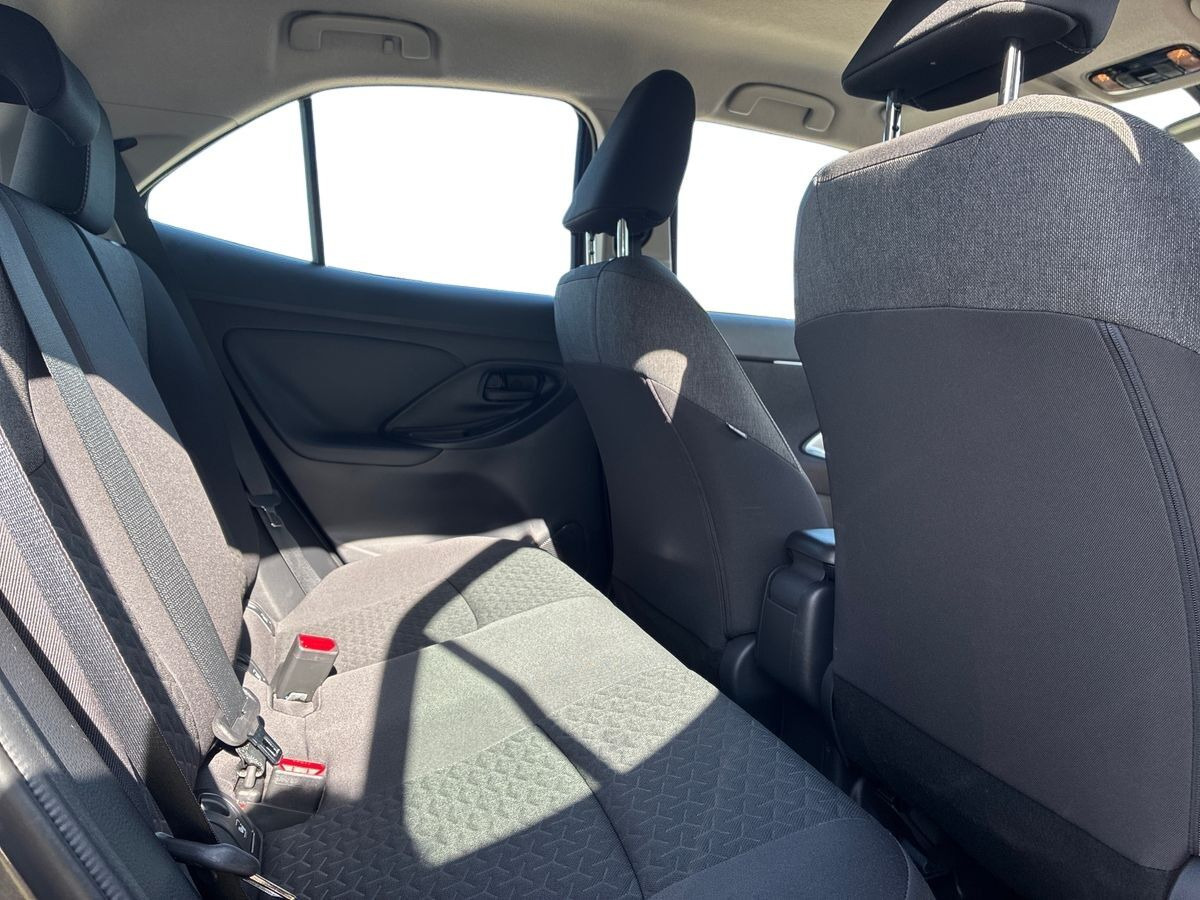 Grå Toyota Yaris Cross fra 2023