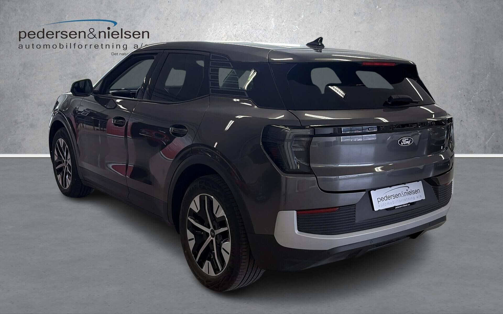 Grå Ford Explorer fra 2024