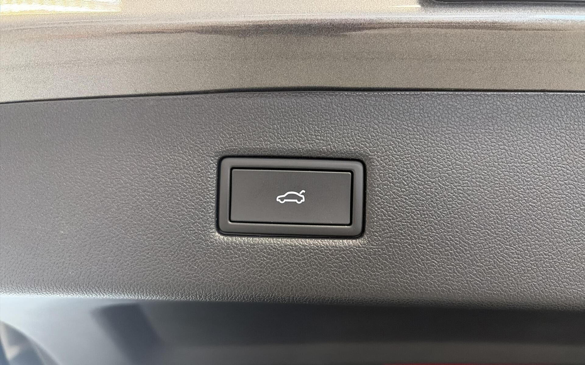 Grå Ford Explorer fra 2024