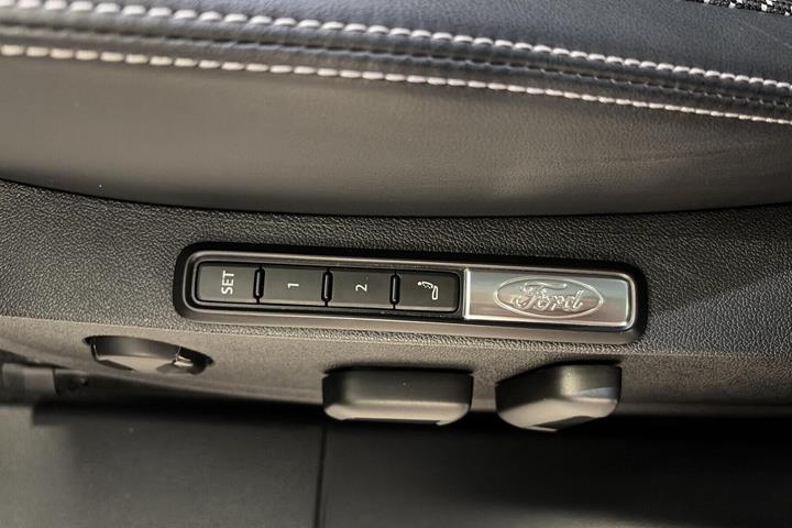 Grå Ford Explorer fra 2024