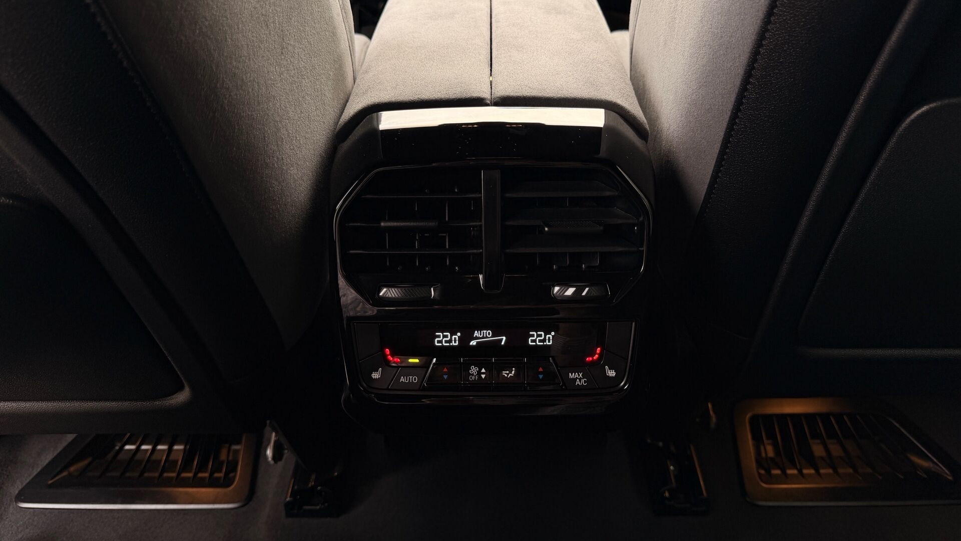 Hvid BMW iX fra 2026