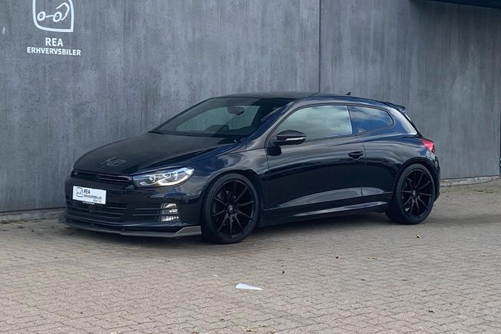 Sort VW Scirocco fra 2014