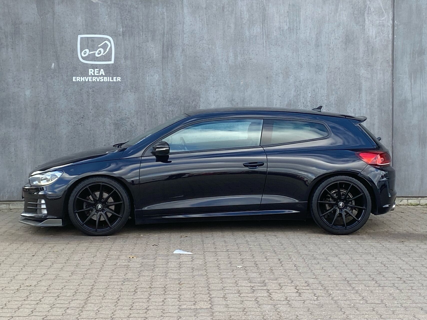 Sort VW Scirocco fra 2014