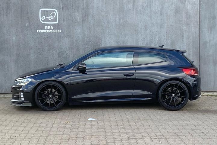 Sort VW Scirocco fra 2014