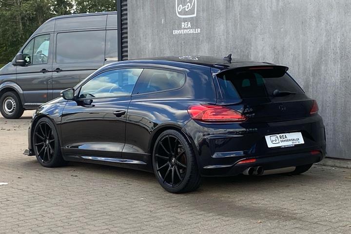 Sort VW Scirocco fra 2014