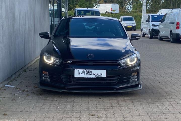 Sort VW Scirocco fra 2014