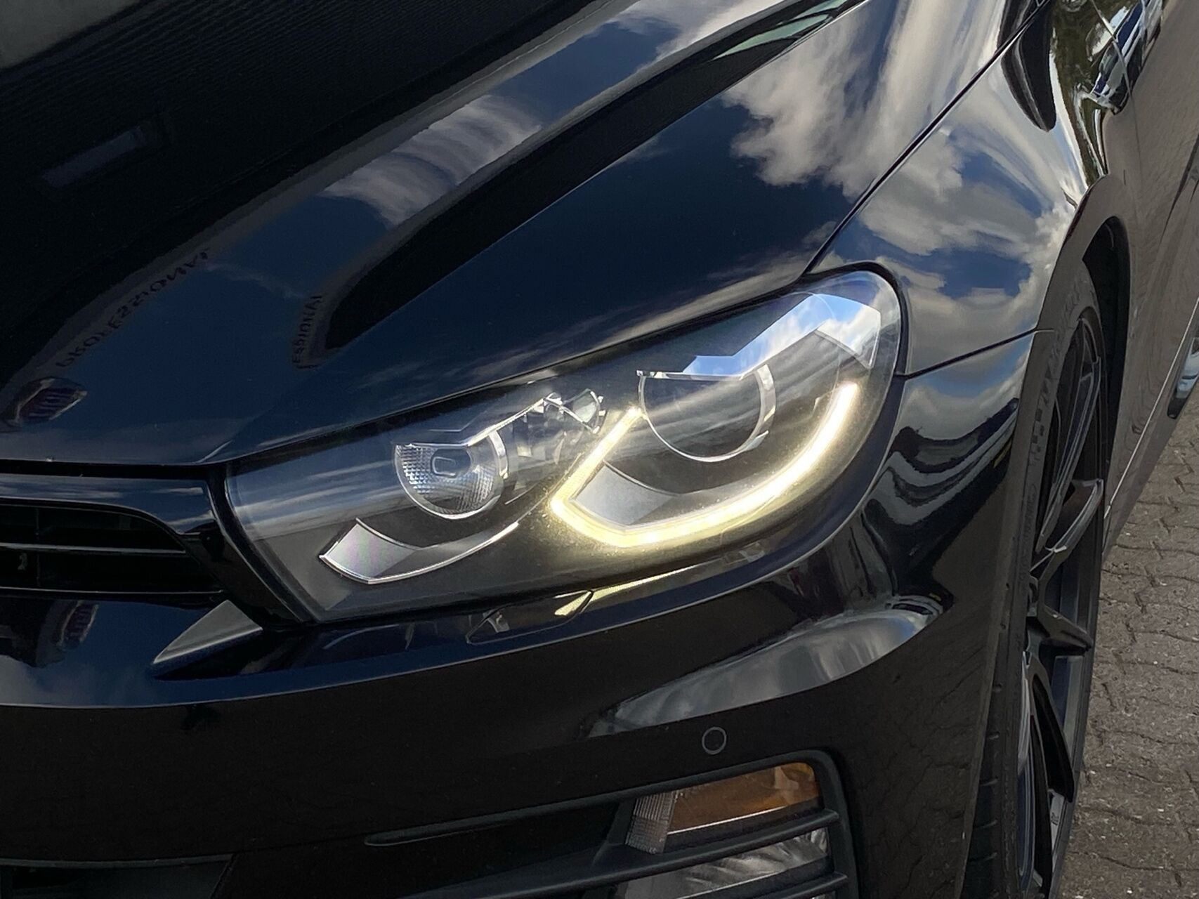 Sort VW Scirocco fra 2014