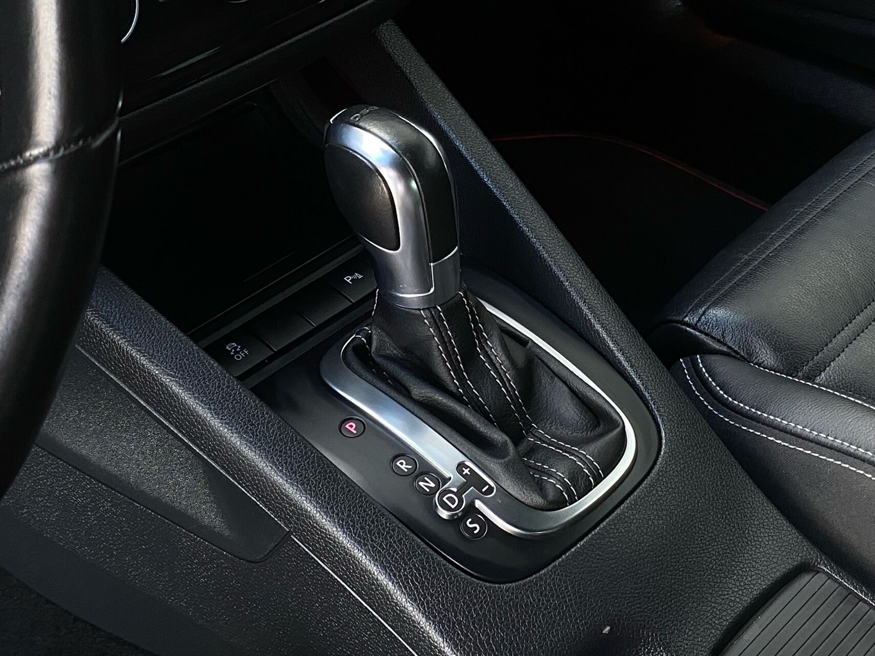 Sort VW Scirocco fra 2014