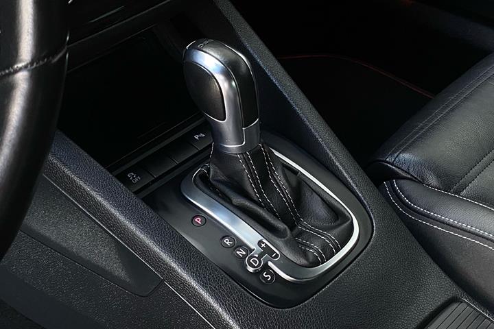 Sort VW Scirocco fra 2014