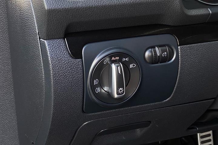 Sort VW Scirocco fra 2014