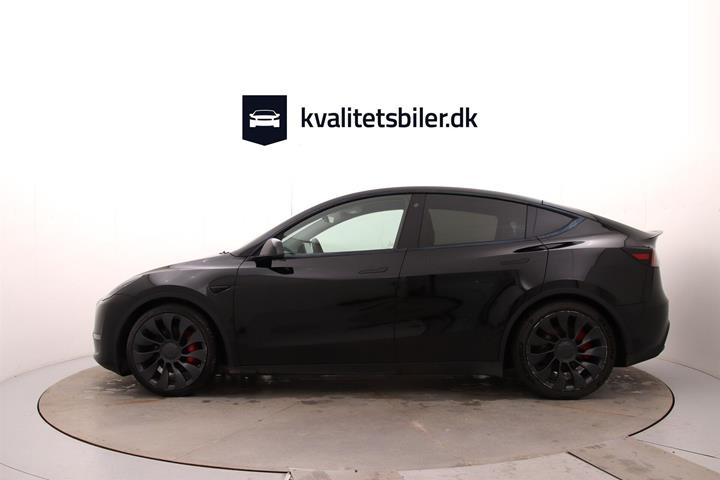 Sort Tesla Model Y fra 2023