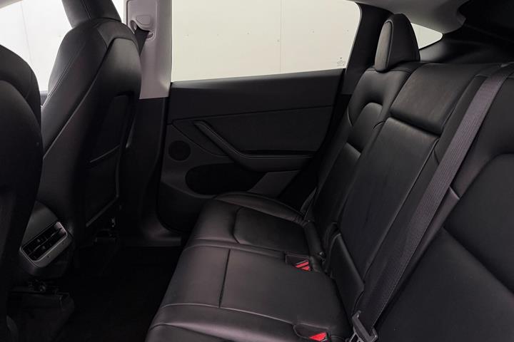 Sort Tesla Model Y fra 2023