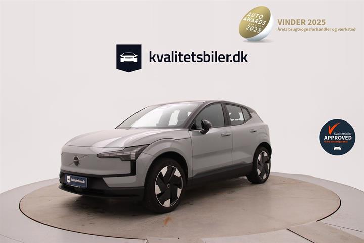 Grå Volvo EX30 fra 2024 set udefra