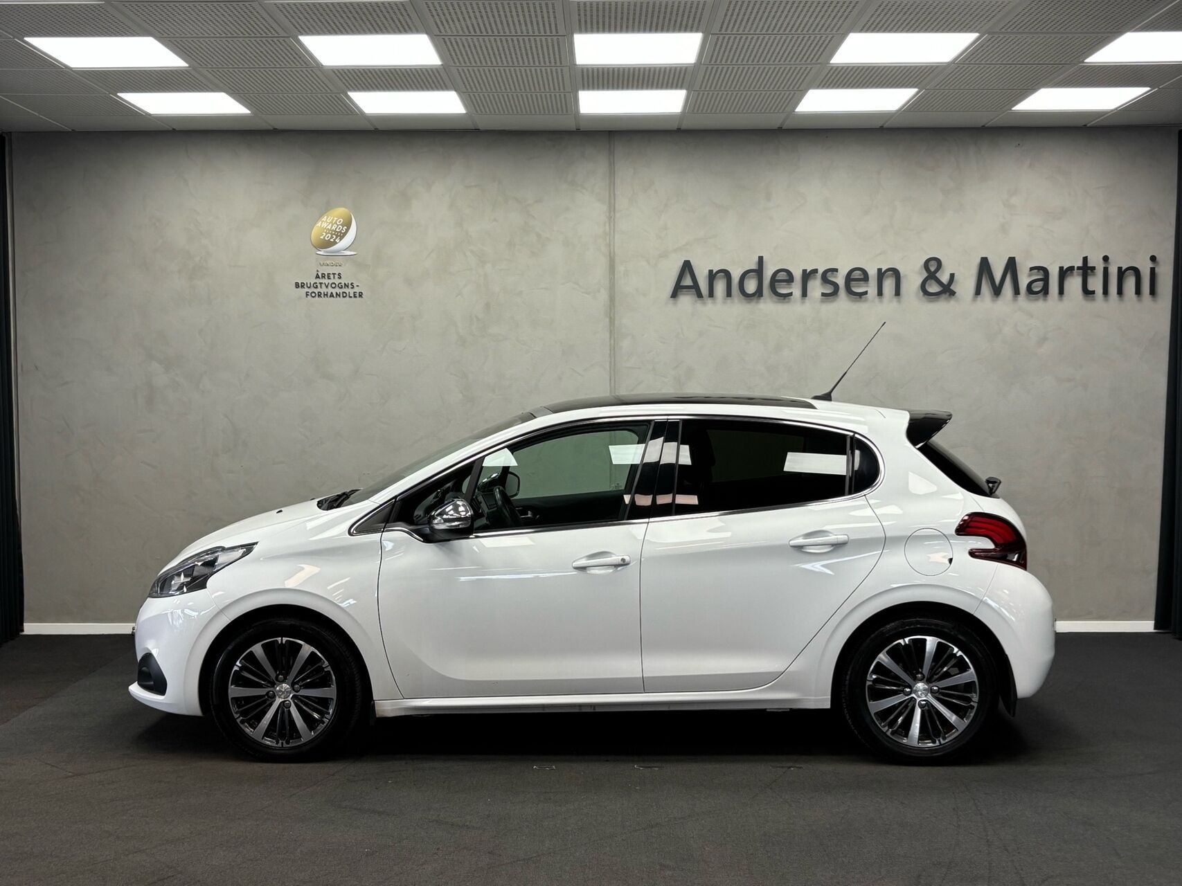 Hvid Peugeot 208 fra 2017