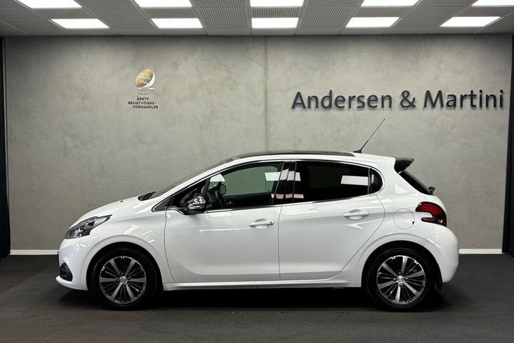 Hvid Peugeot 208 fra 2017