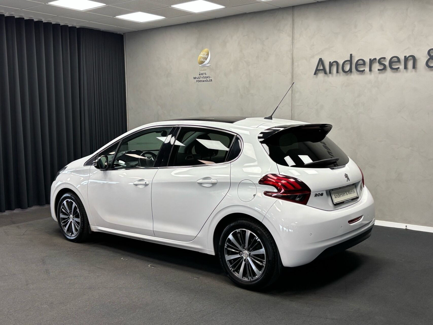 Hvid Peugeot 208 fra 2017