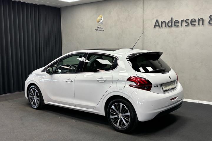 Hvid Peugeot 208 fra 2017