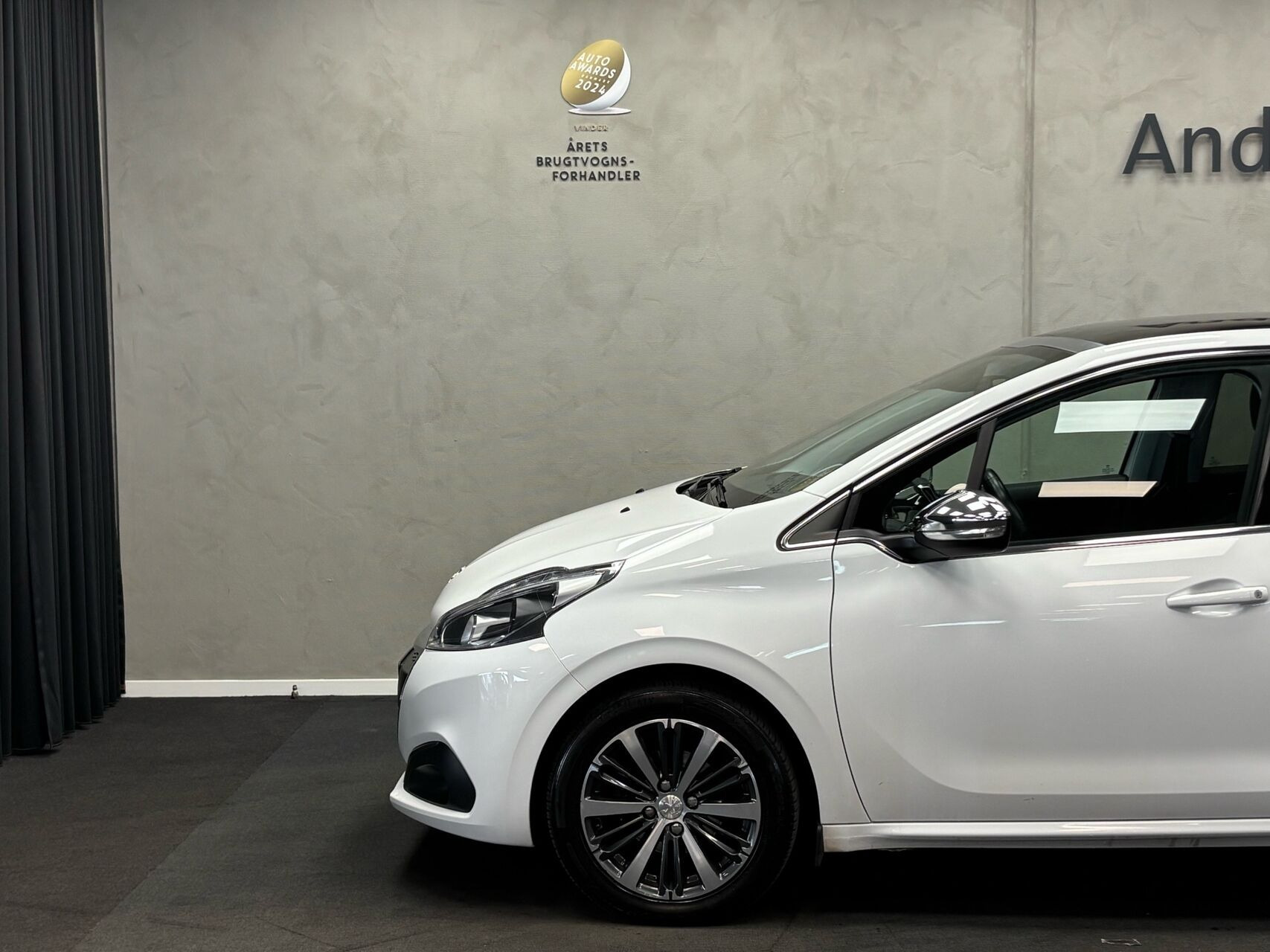 Hvid Peugeot 208 fra 2017