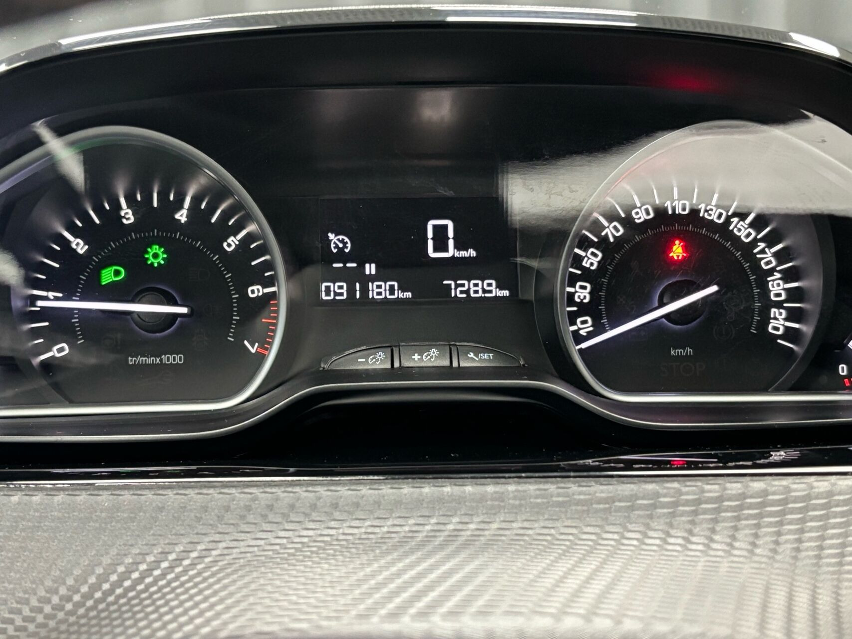 Hvid Peugeot 208 fra 2017