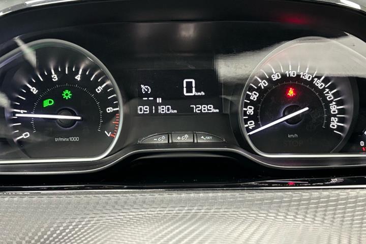 Hvid Peugeot 208 fra 2017