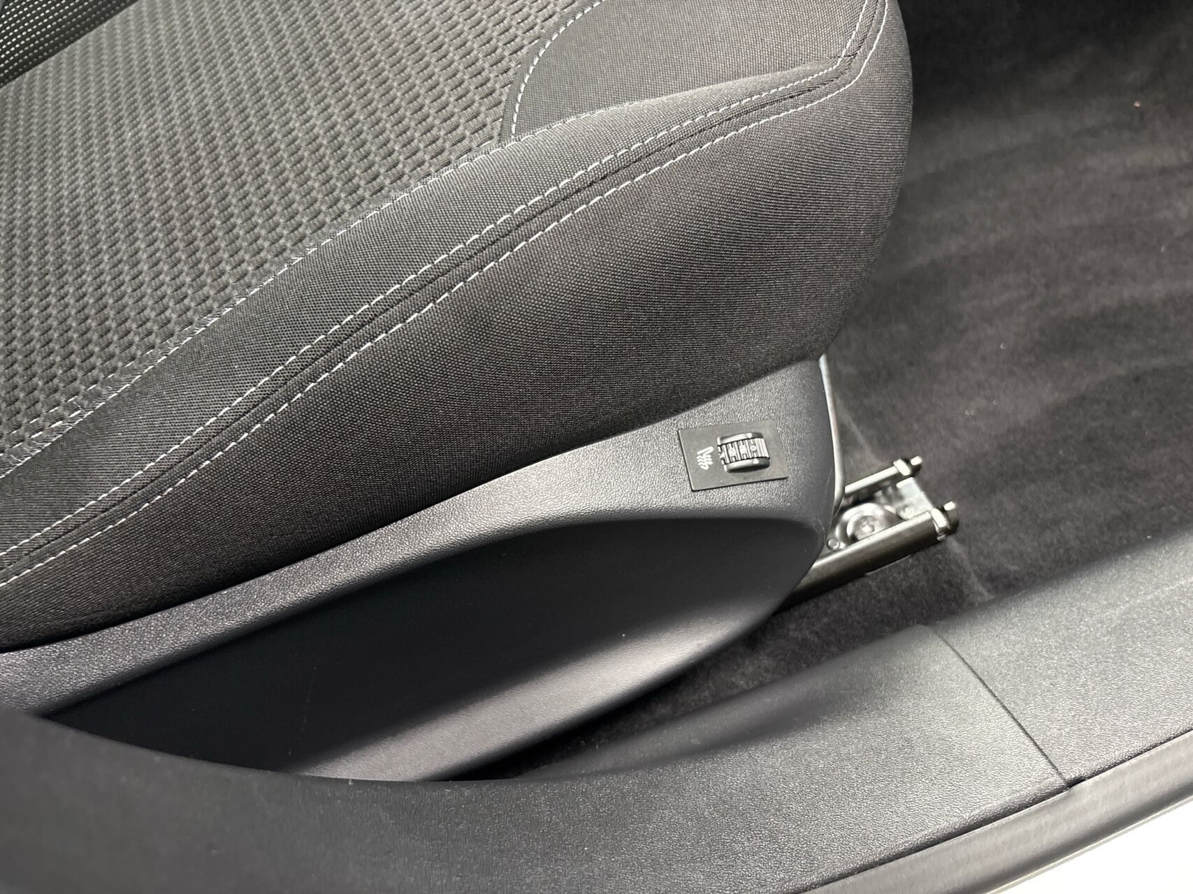 Hvid Peugeot 208 fra 2017